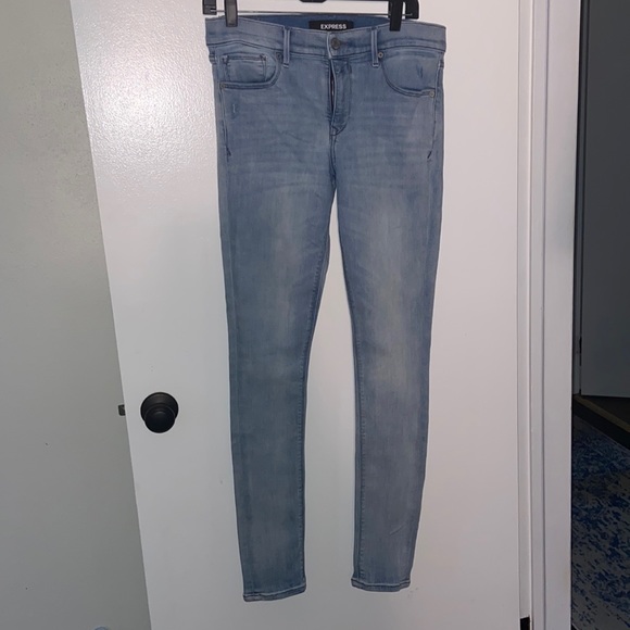 Express high rise stretch light washed jeans with light distressing Size 8 LONG - Picture 1 of 4